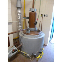 Rektifikační kotel, v topeništi, s dómem